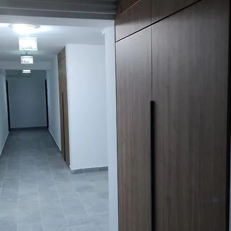 Apartament 2dormitoare Cu Parcare Zona Coresi Mall *