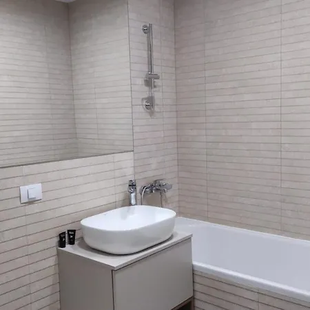 Apartament 2dormitoare Cu Parcare Zona Coresi Mall