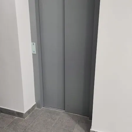 Apartament 2dormitoare Cu Parcare Zona Coresi Mall Appartement